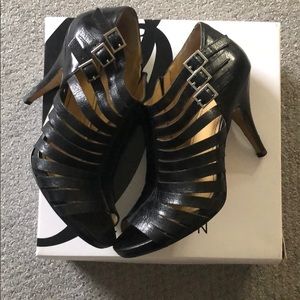 Nine West Hamish peep toe strapped heels